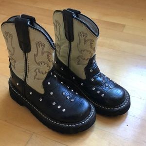 Kid boots